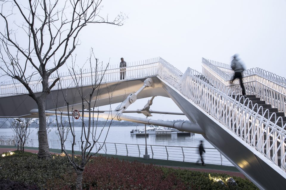 Footbridge on Rihui River By Atelier Deshaus 004