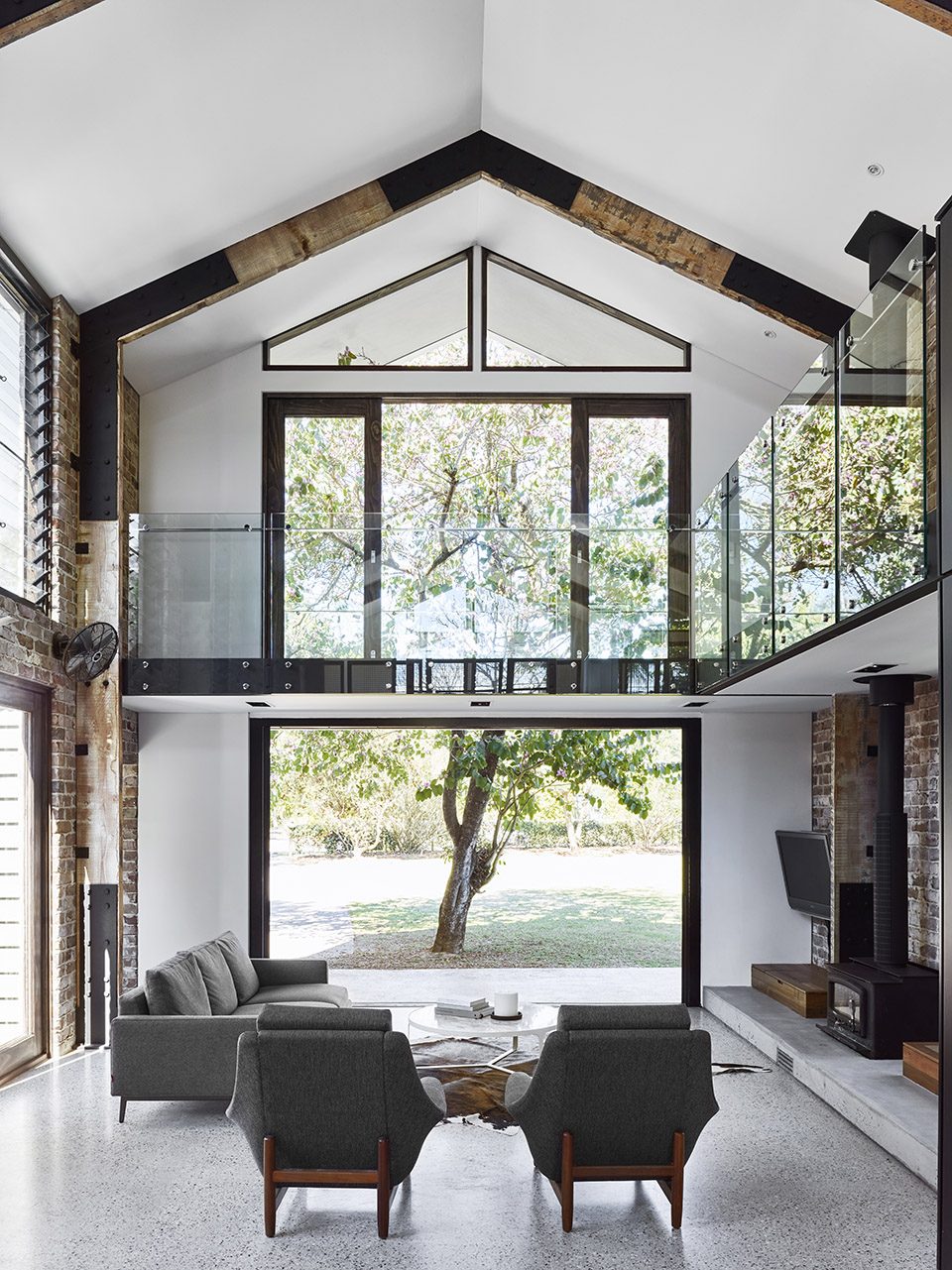 Glasshouse Mountains Residence By Maytree Studios