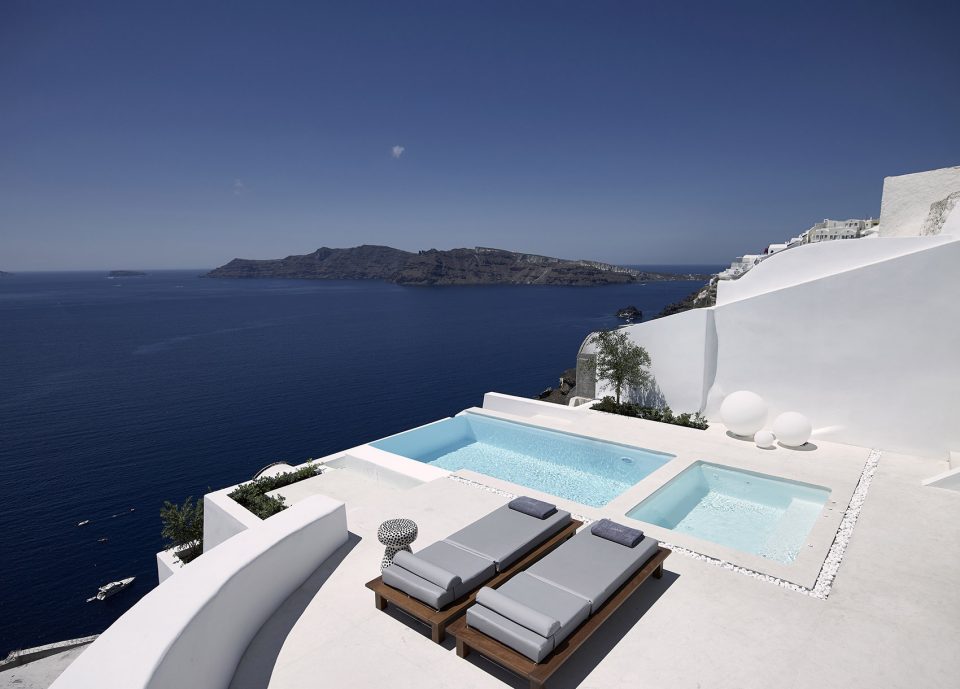 SUMMER HOUSE IN OIA By kapsimalis architects