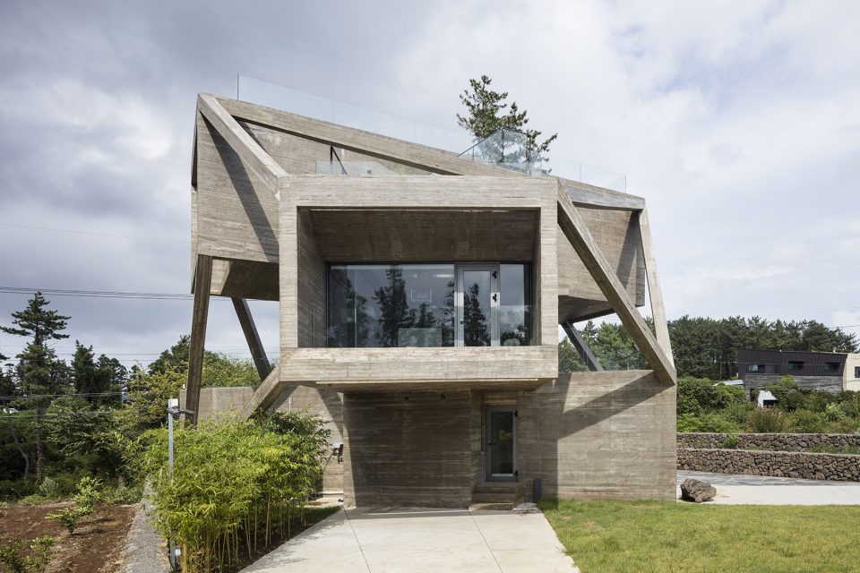 Simple House By Moon Hoon