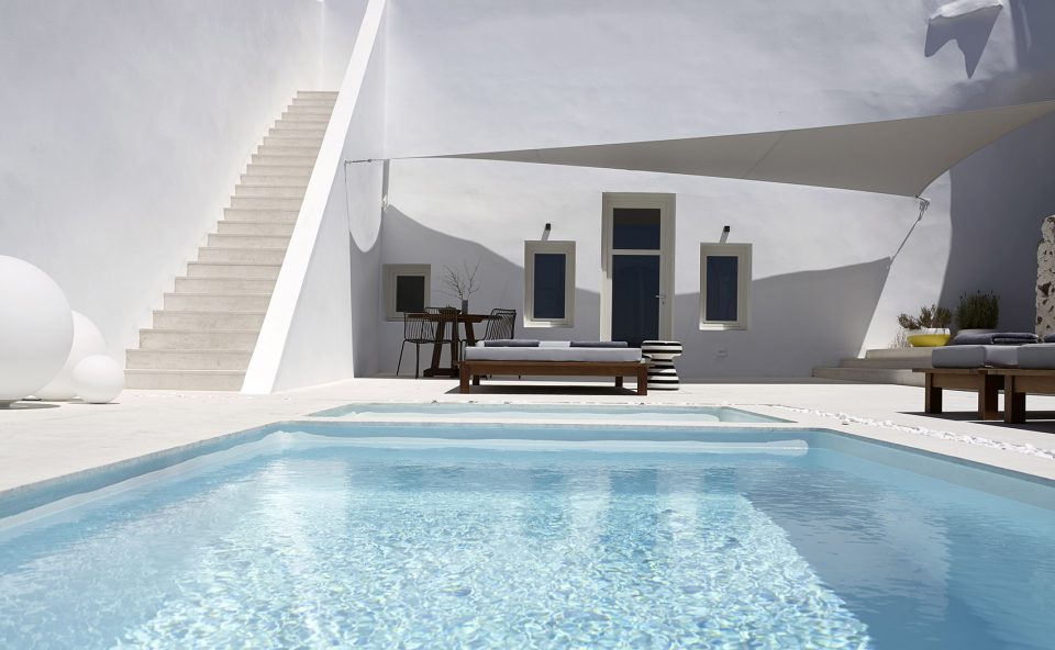 SUMMER HOUSE IN OIA By kapsimalis architects