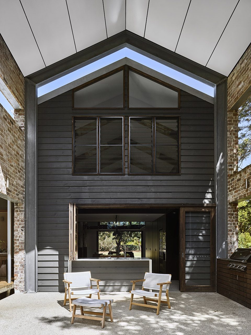 Glasshouse Mountains Residence By Maytree Studios