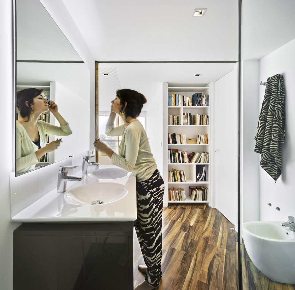 Lluna’s Apartment by COR ASOCIADOS ARQUITECTOS Miguel Rodenas Jesús Olivares