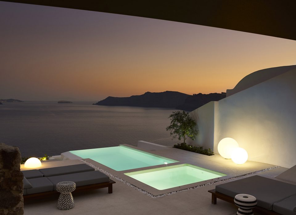 SUMMER HOUSE IN OIA By kapsimalis architects