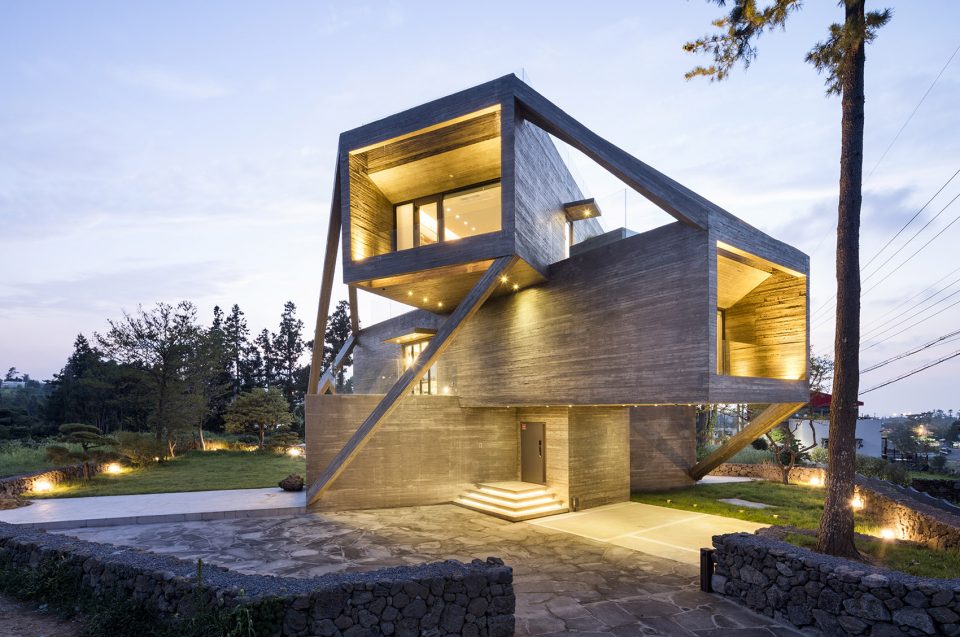 Simple House By Moon Hoon