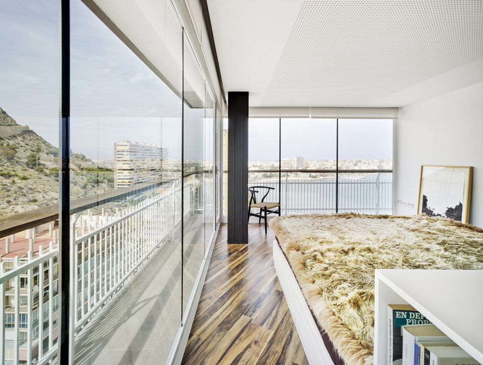Lluna’s Apartment by COR ASOCIADOS ARQUITECTOS Miguel Rodenas Jesús Olivares