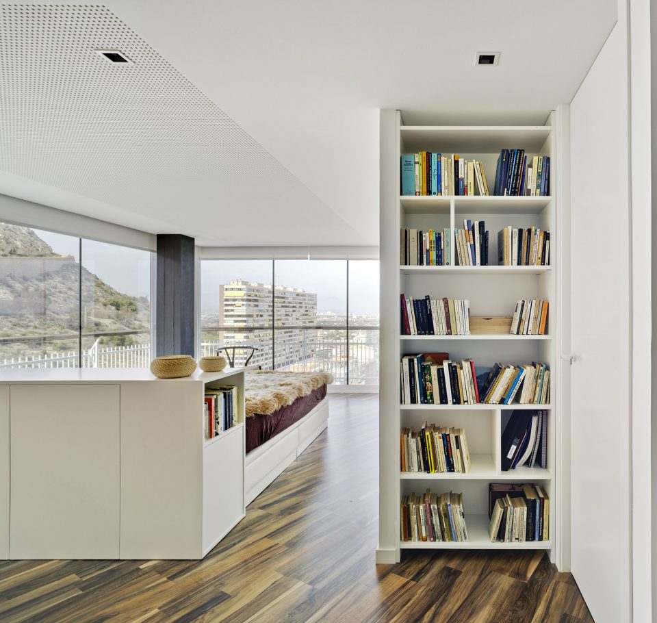 Lluna’s Apartment by COR ASOCIADOS ARQUITECTOS Miguel Rodenas Jesús Olivares