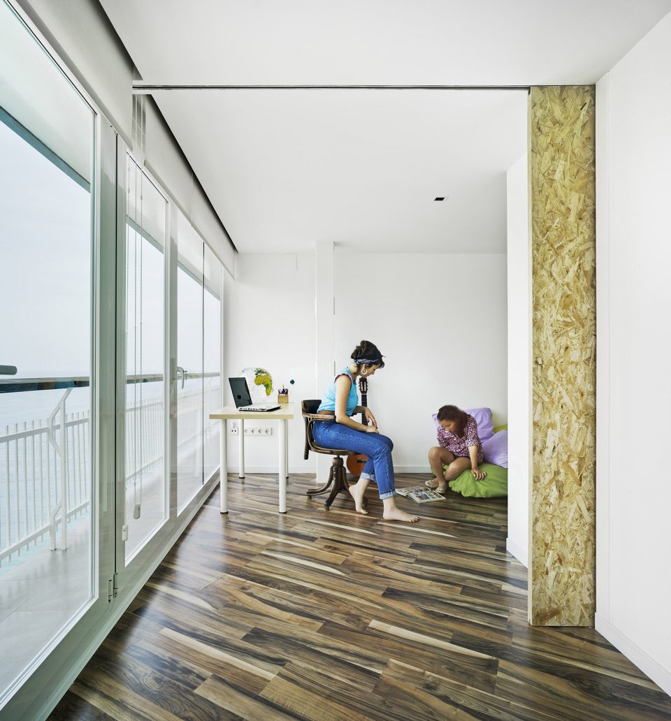 Lluna’s Apartment by COR ASOCIADOS ARQUITECTOS Miguel Rodenas Jesús Olivares
