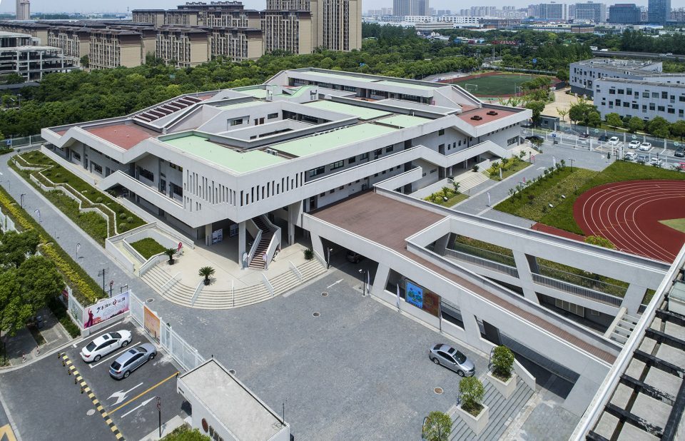 Defu Junior High School By Atelier GOM 960x618 1