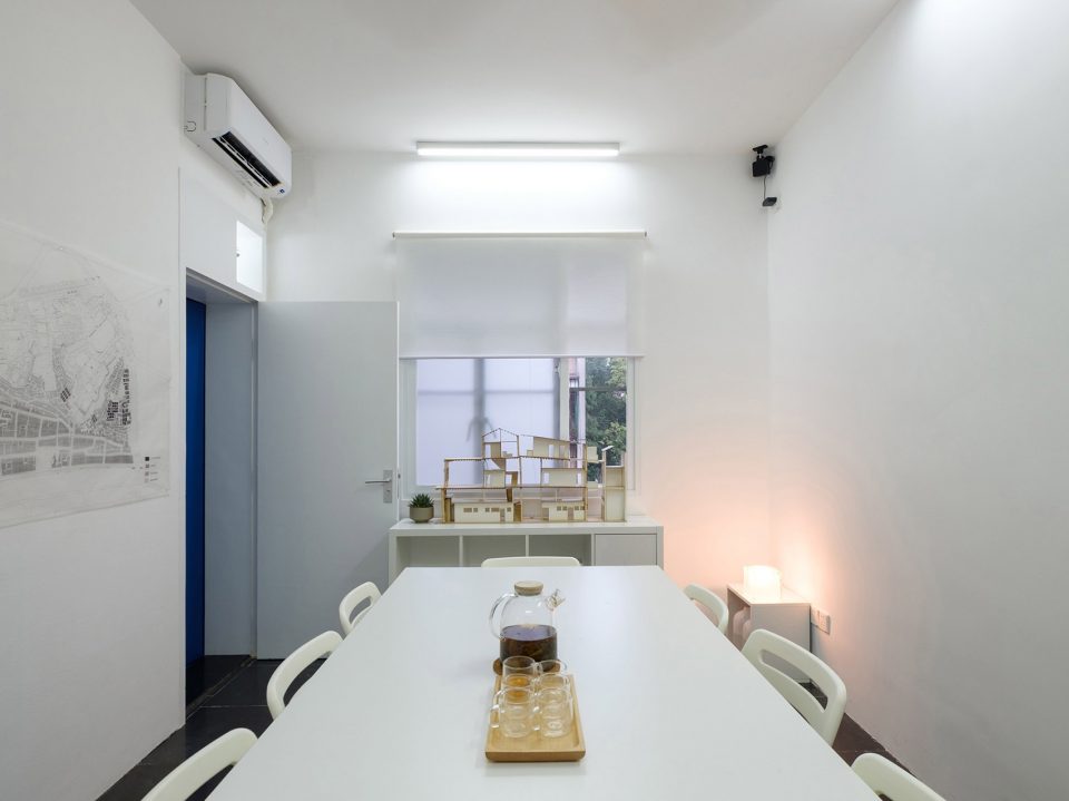 Temporary Design Studio Transformation in an Old Dormitory by X2S Studio