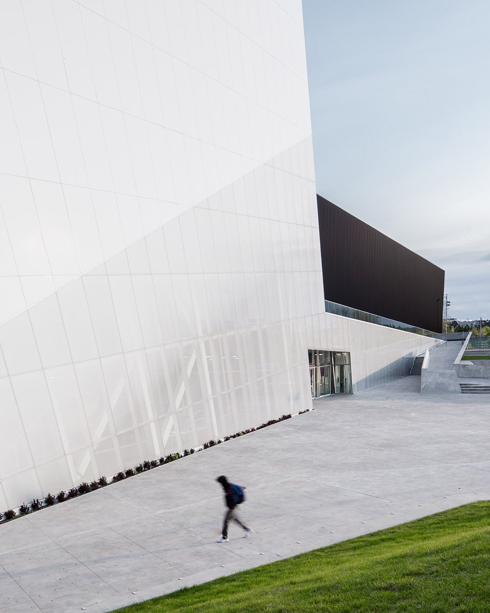 Complexe Sportif Saint Laurent by SaucierPerrotte Architectes and HCMA