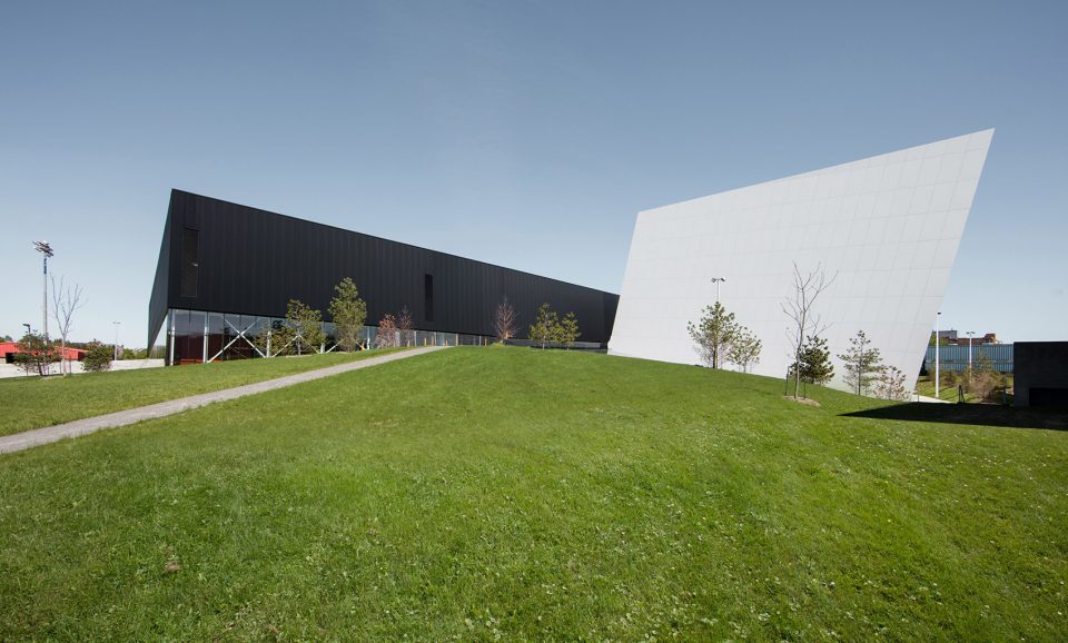 Complexe Sportif Saint Laurent by SaucierPerrotte Architectes and HCMA