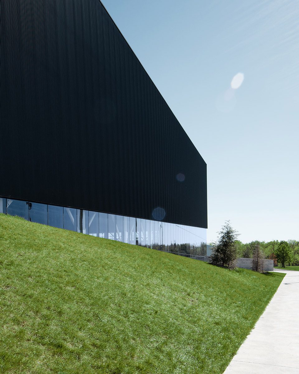 Complexe Sportif Saint Laurent by SaucierPerrotte Architectes and HCMA