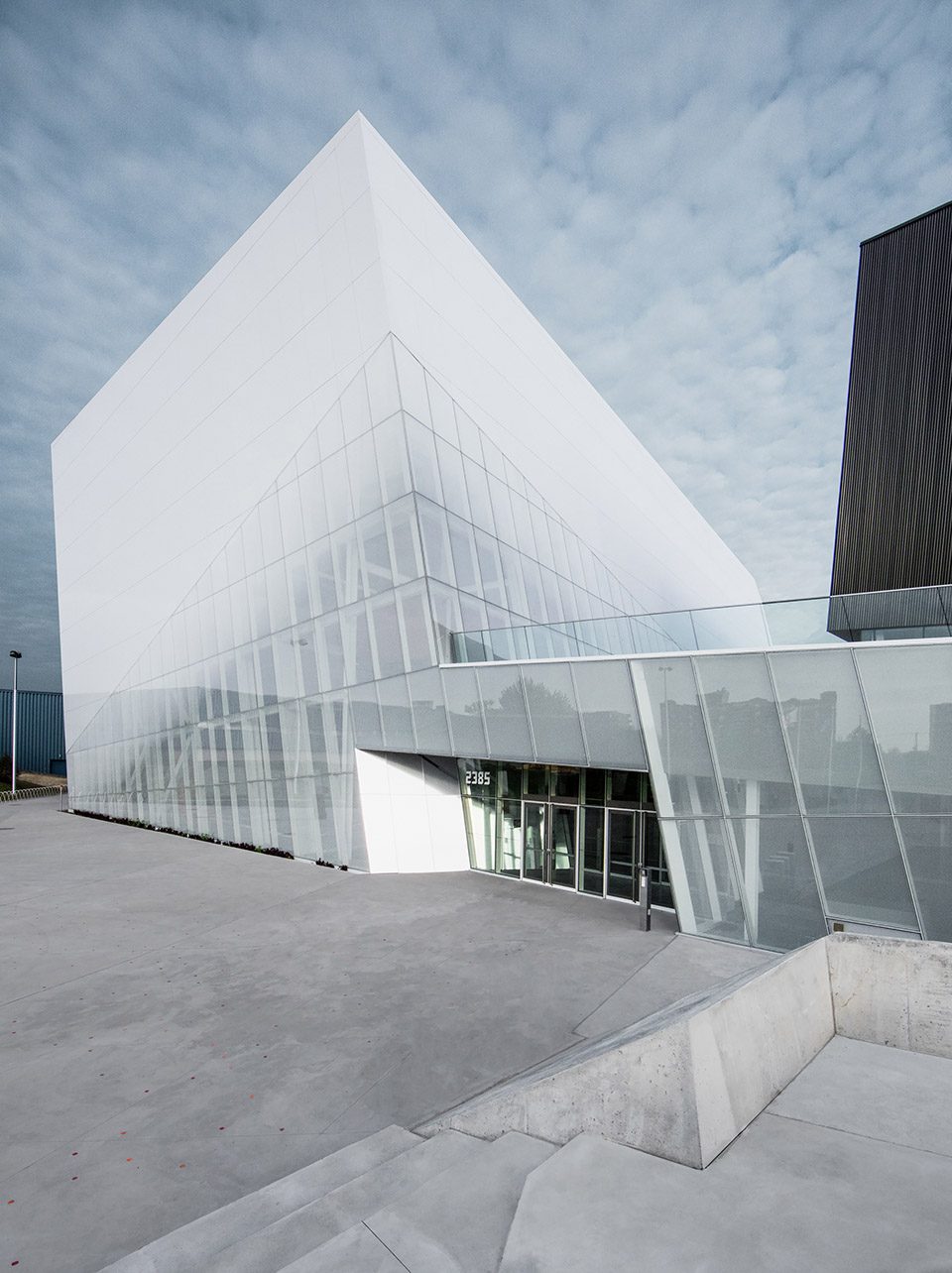 Complexe Sportif Saint Laurent by SaucierPerrotte Architectes and HCMA