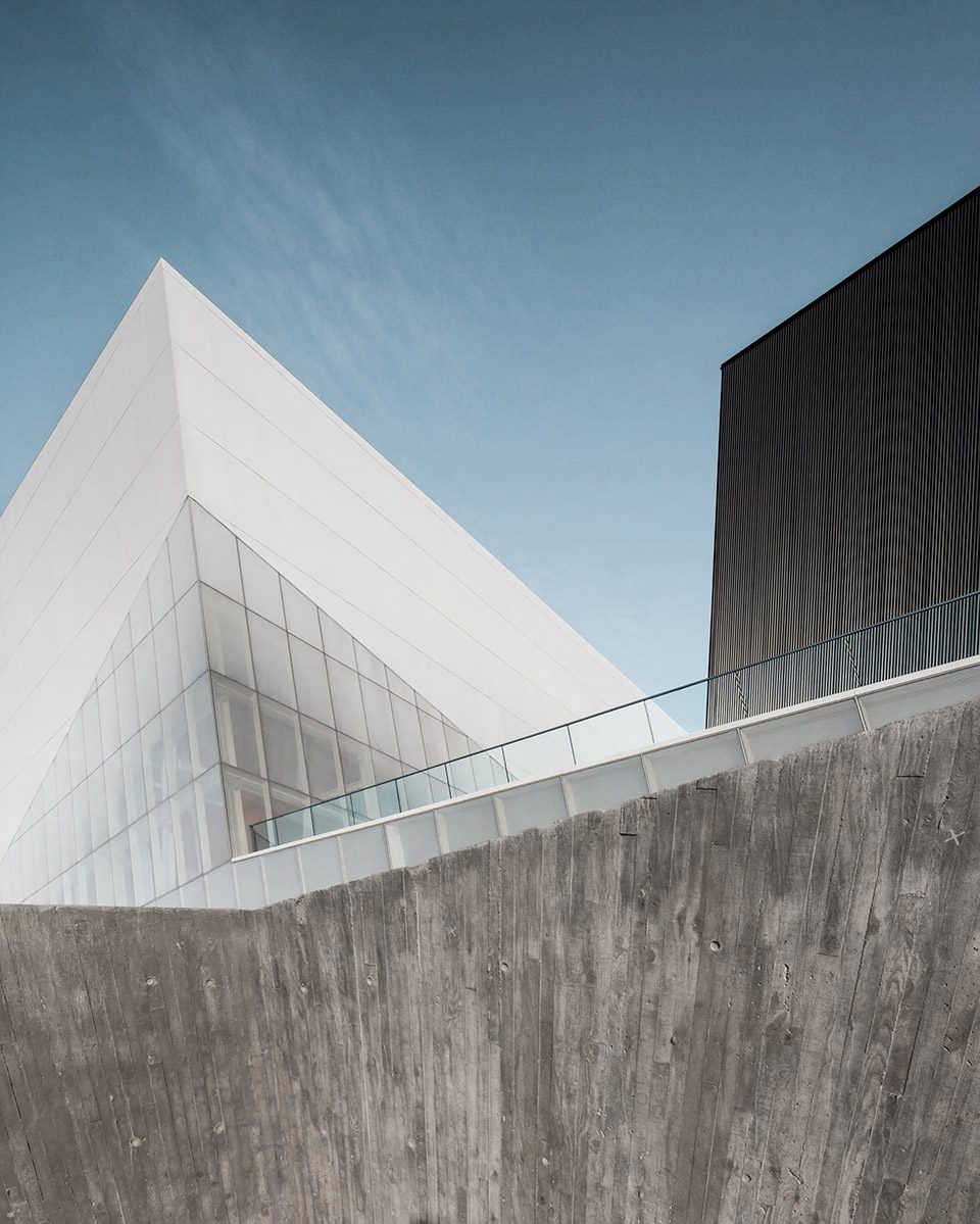 Complexe Sportif Saint Laurent by SaucierPerrotte Architectes and HCMA