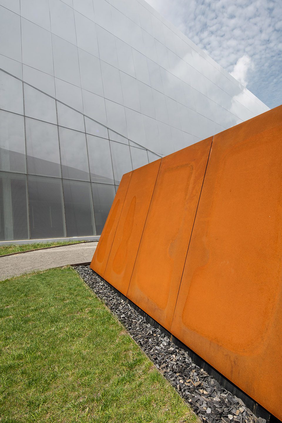Complexe Sportif Saint Laurent by SaucierPerrotte Architectes and HCMA