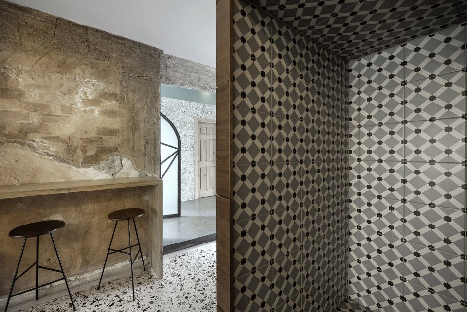 Black drop Greece By Ark4 lab of architecture