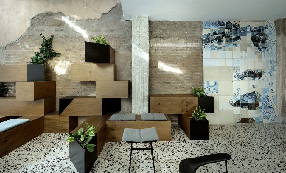 Black drop Greece By Ark4 lab of architecture