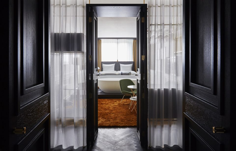 roomers munich deluxe premium room concrete