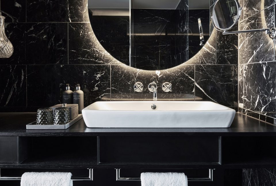 roomers munich bathroom concrete