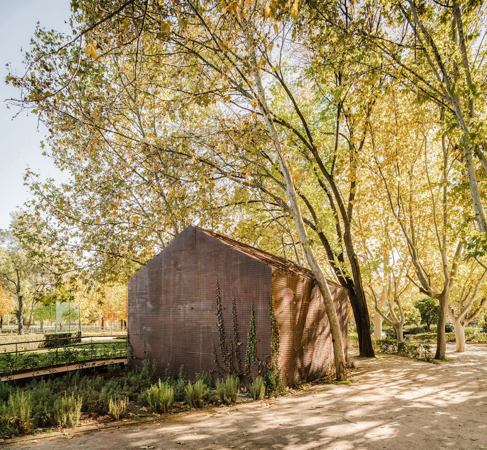 Tennis Padel school office By BETA.&oslash; architecture office
