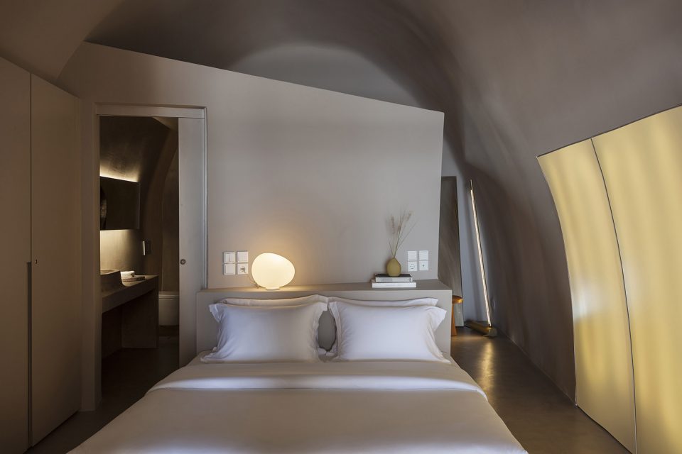 Two Holiday Houses in Firostefani by Kapsimalis Architects