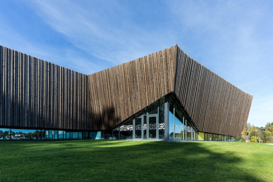 holmen aquatics center by arkis arkitektar