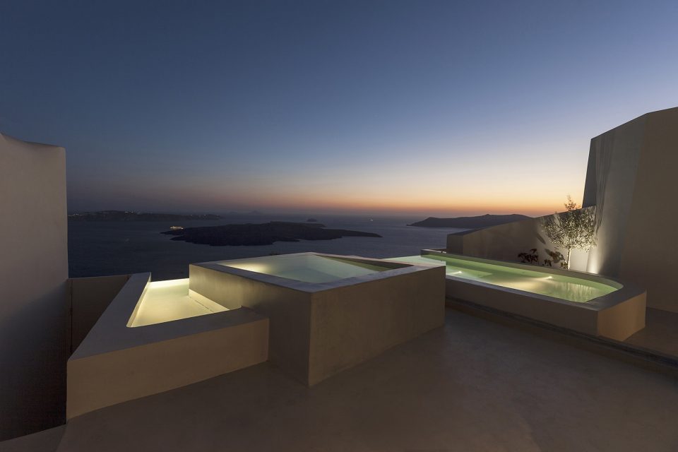 Two Holiday Houses in Firostefani by Kapsimalis Architects