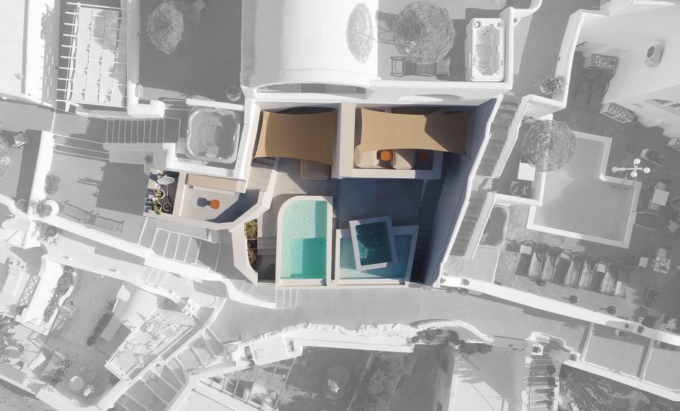 Two Holiday Houses in Firostefani by Kapsimalis Architects