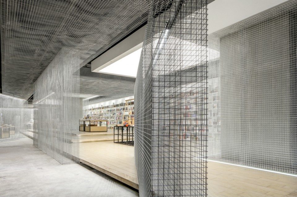 YanJiYou IFS Flagship Store By KarvOne 960x639