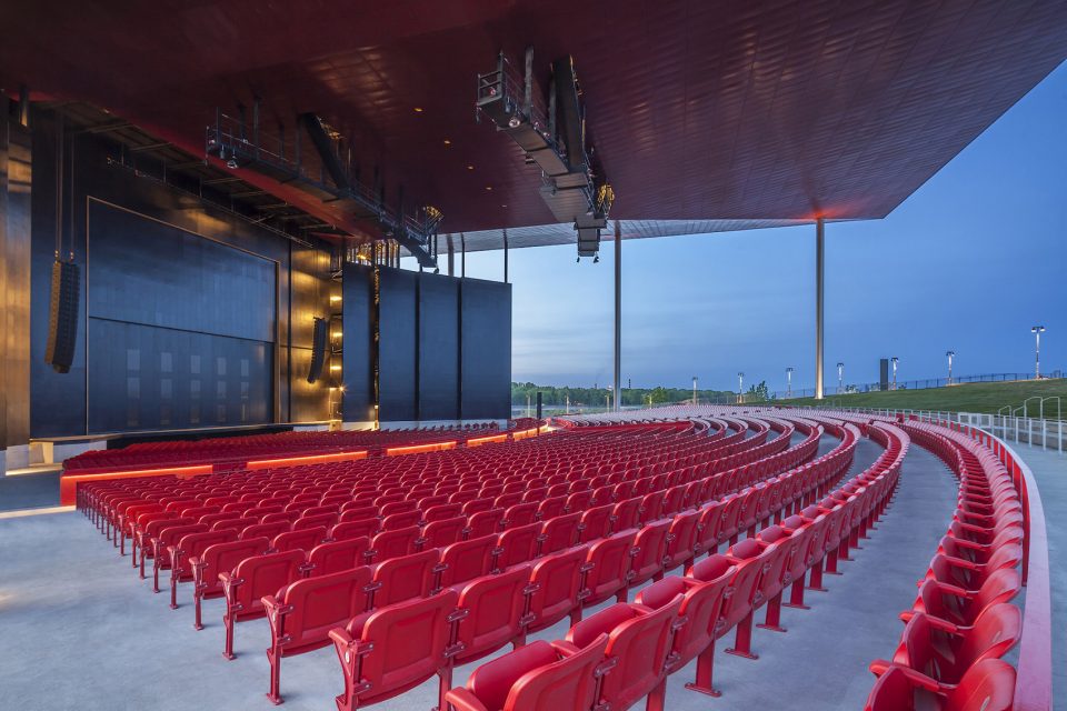 Amphithéâtre Cogeco by Atelier Paul Laurendeau