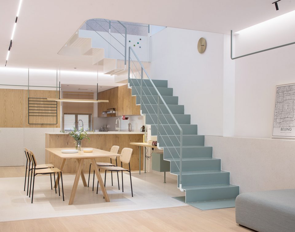 A white house a growing home by RIGI design