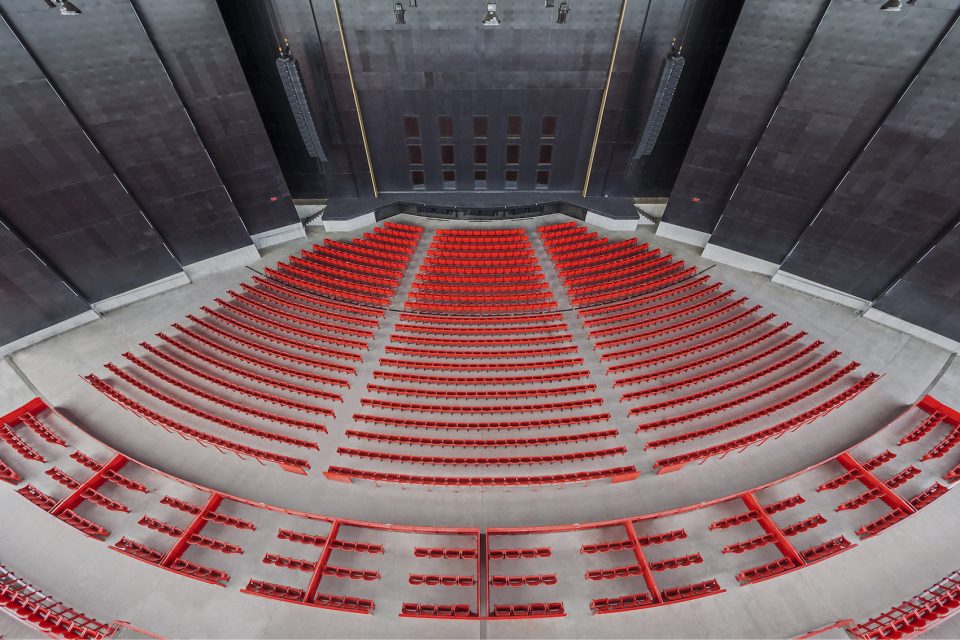 Amphithéâtre Cogeco by Atelier Paul Laurendeau