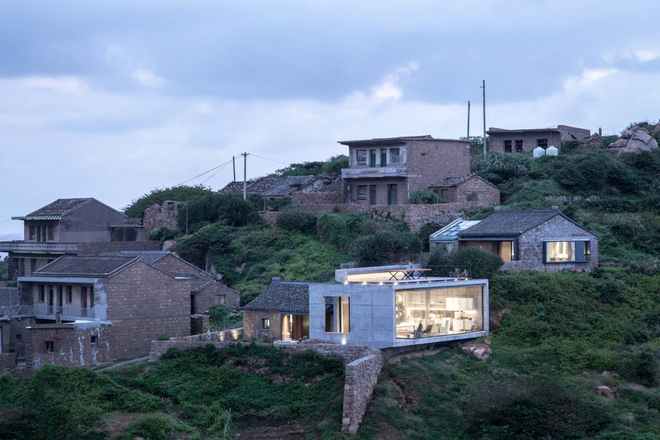 Beach House reconstruction on Zhoushan Islands China by Evolution Design 960x640
