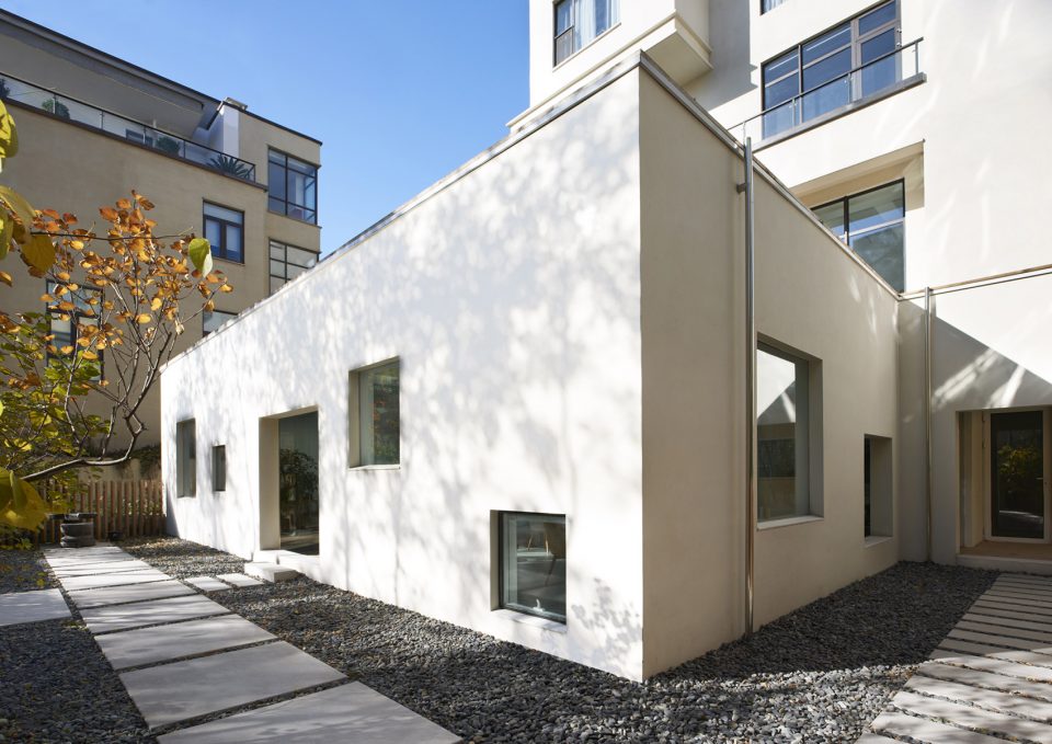 BMLZ Villa Office by TSUTSUMI ASSOCIATES