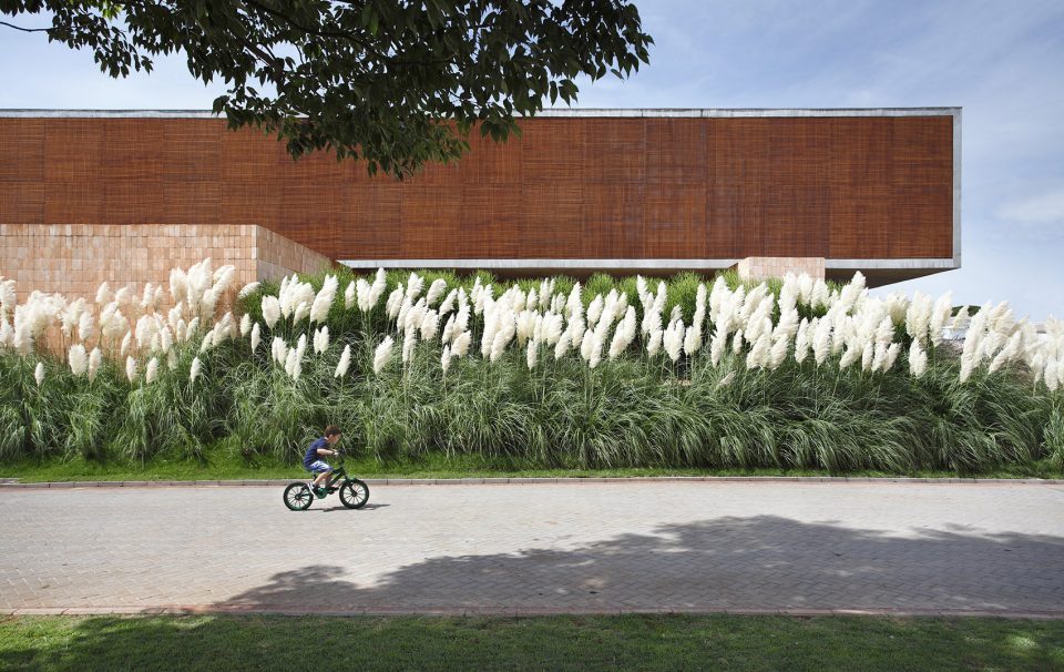 BT House By Studio Guilherme Torres 960x606