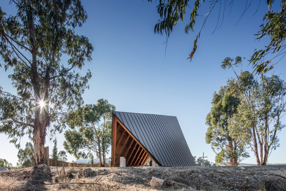 Chapel of NOSSA SENHORA DE FÁTIMA by Plano Humano Arquitectos