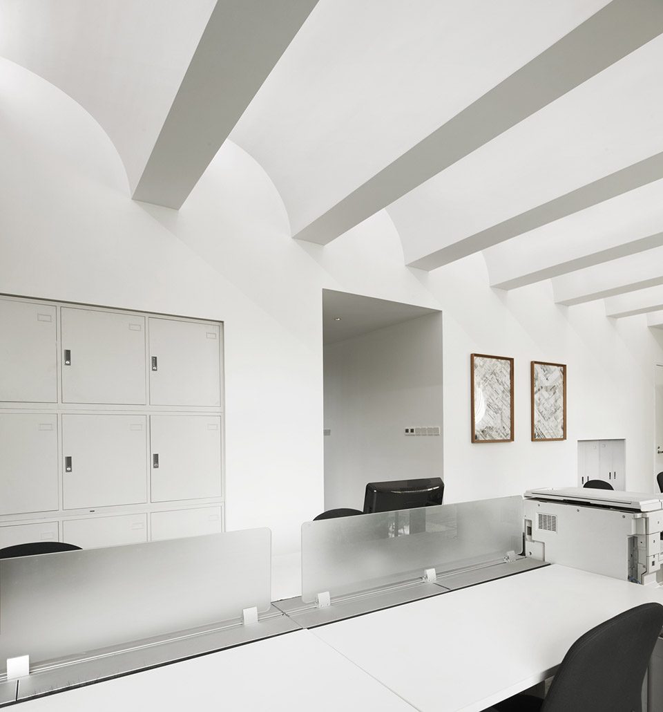 BMLZ Villa Office by TSUTSUMI ASSOCIATES