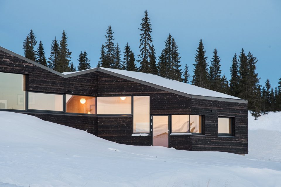 Cabin Sjusjøen by Aslak Haanshuus Arkitekter AS