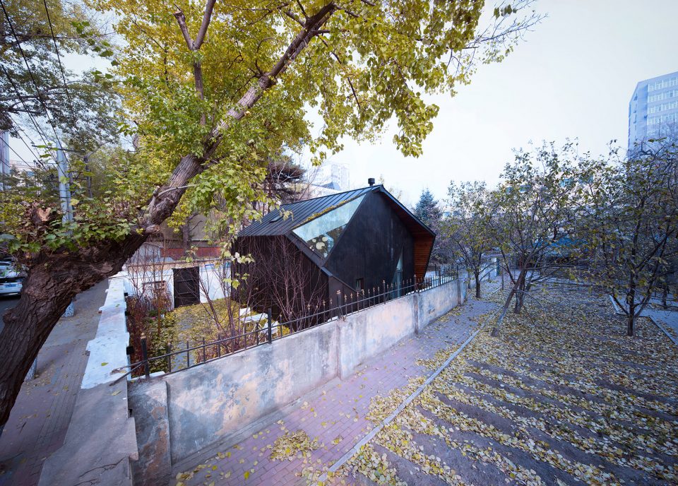 Home in High Latitude by hyperSity architects