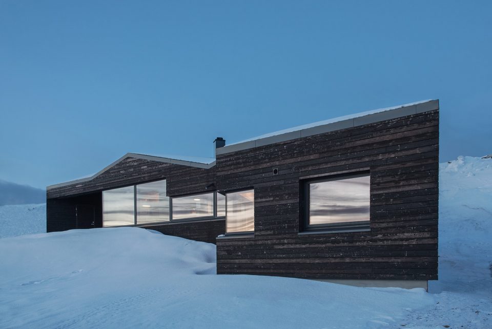 Cabin Sjusjøen by Aslak Haanshuus Arkitekter AS