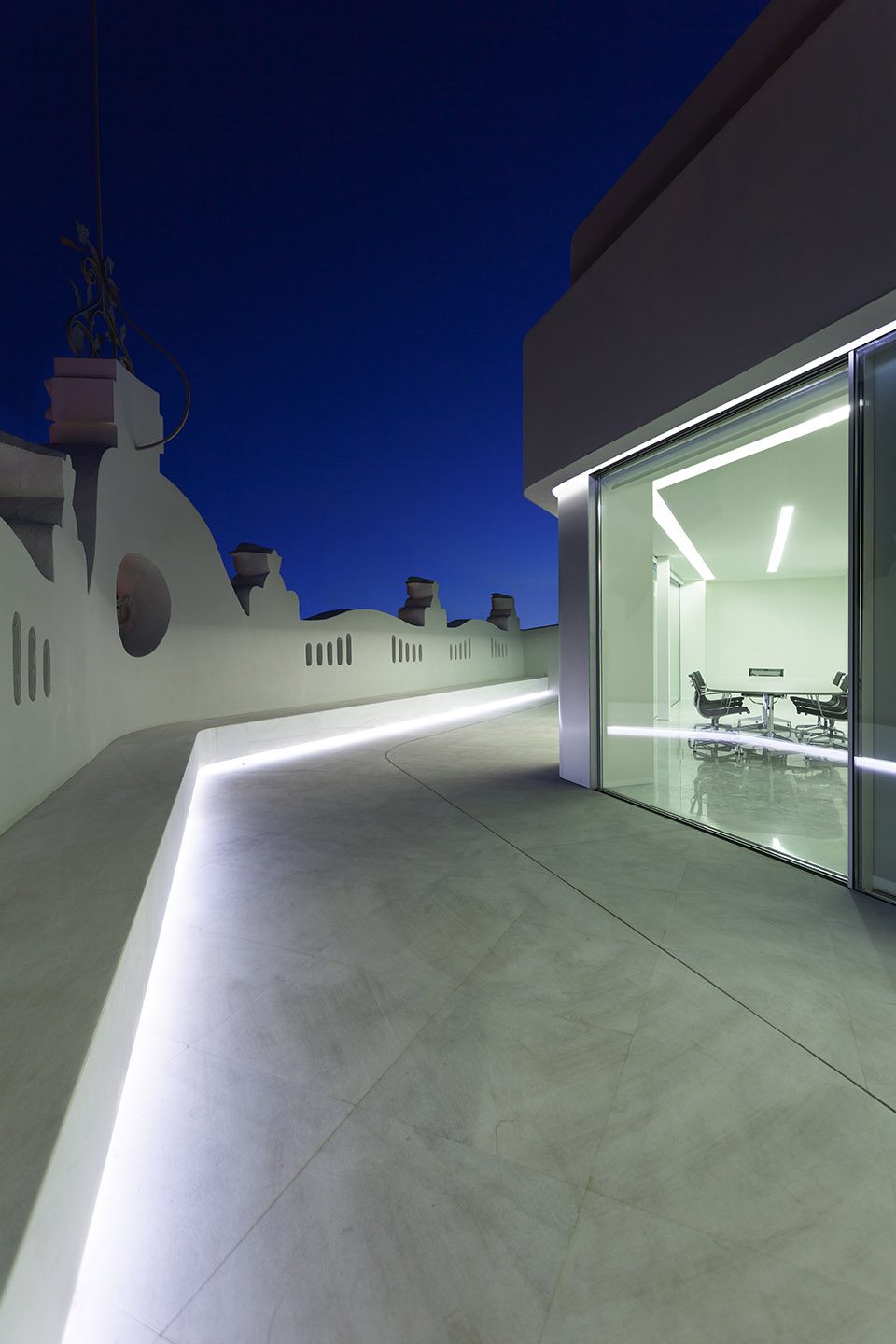 1905 Office Building by Fran Silvestre Arquitectos