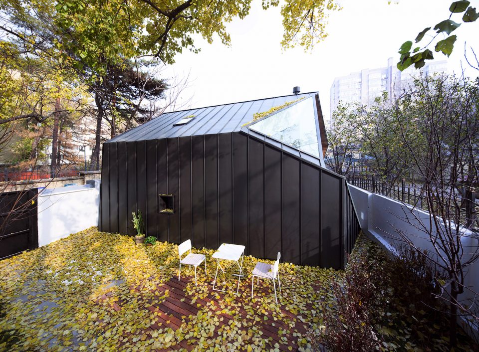 Home in High Latitude by hyperSity architects