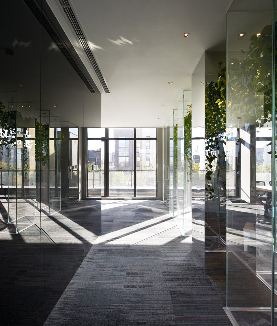 BMLZ Villa Office by TSUTSUMI ASSOCIATES