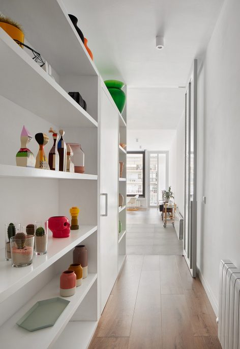 Villarroel Apartment by Raúl Sánchez