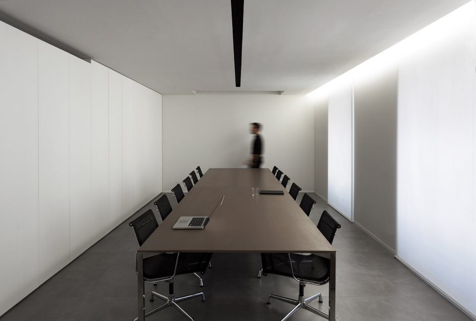 1905 Office Building by Fran Silvestre Arquitectos