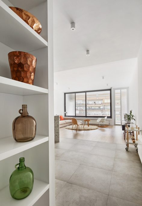 Villarroel Apartment by Raúl Sánchez