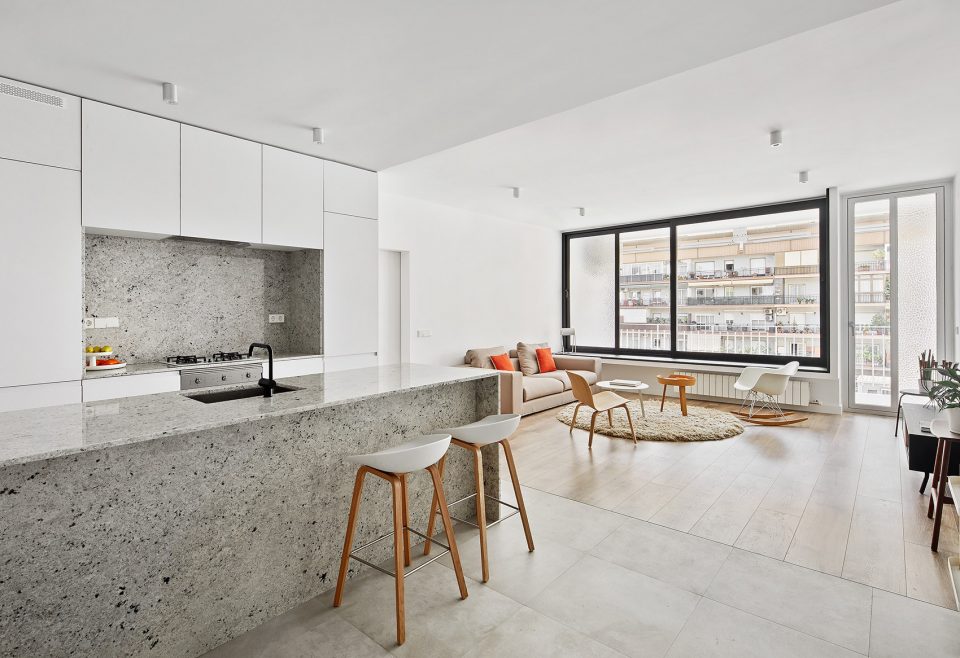 Villarroel Apartment by Raúl Sánchez