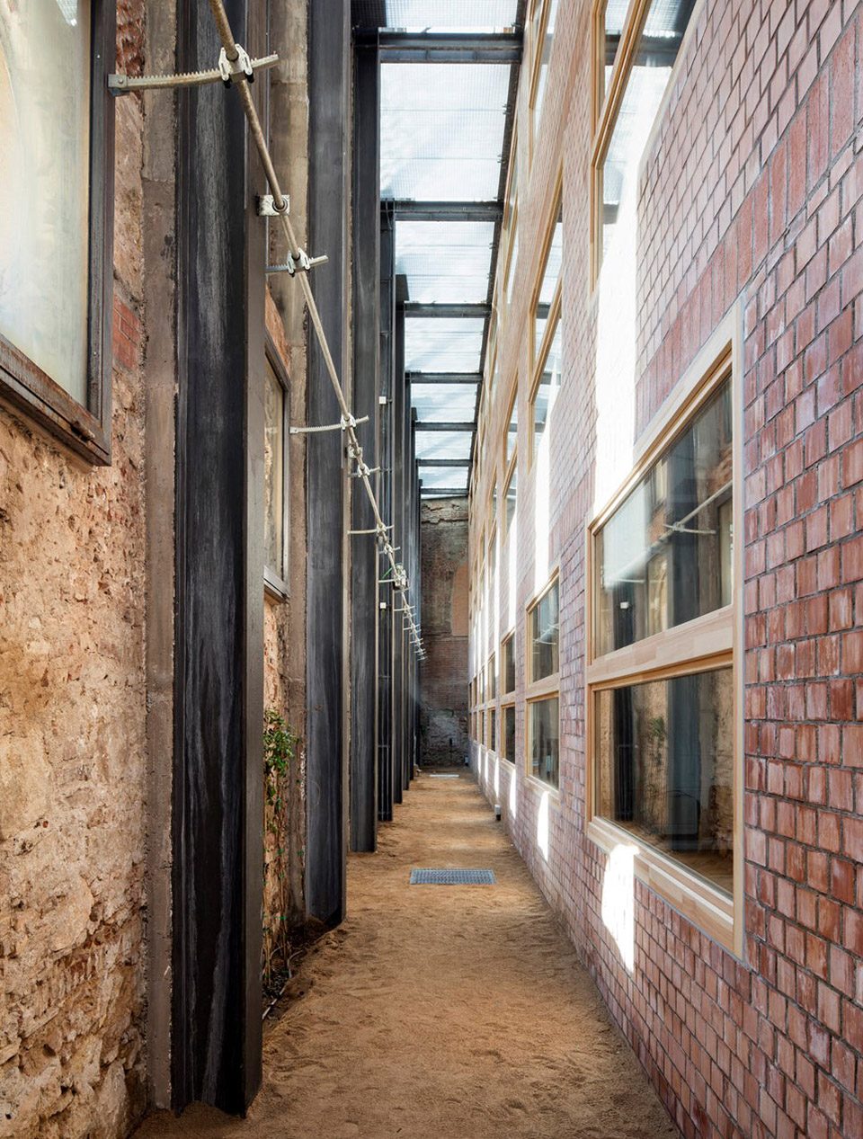 Civic Centre Cristalleries Planell by H ARQUITECTES