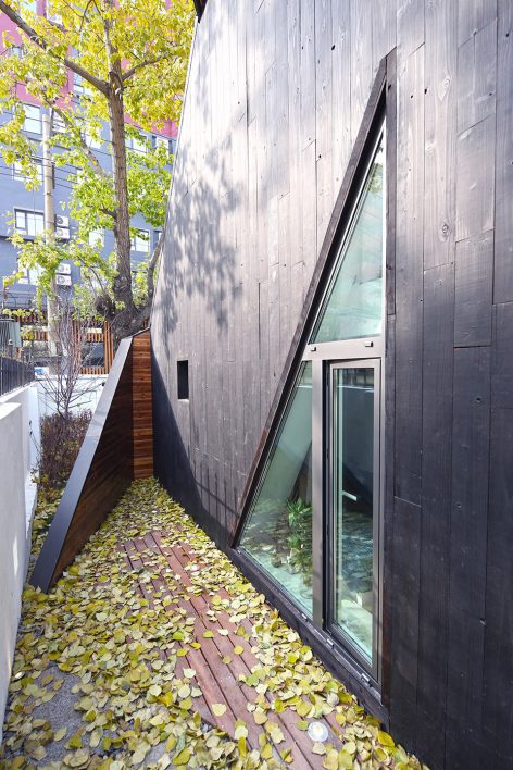 Home in High Latitude by hyperSity architects